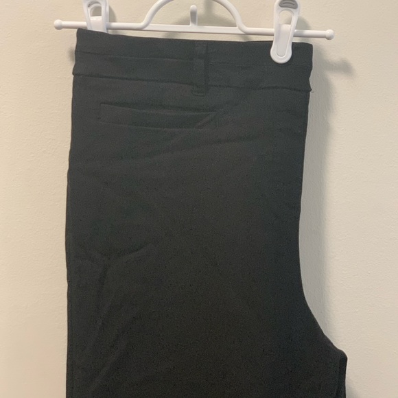 Universal Fit Savvy Black Capris Pant. Sz 20 - Picture 5 of 5